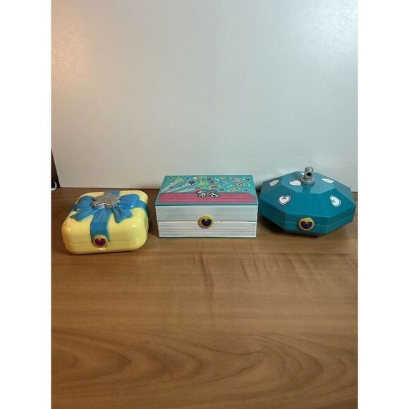 3 Polly Pocket Playsets Spa Gym Compact Stars - Picture 7 of 11